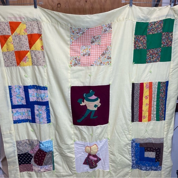 Vintage 70s handmade baby quilt yellow with squares, frog, cottagecore - Picture 5 of 10